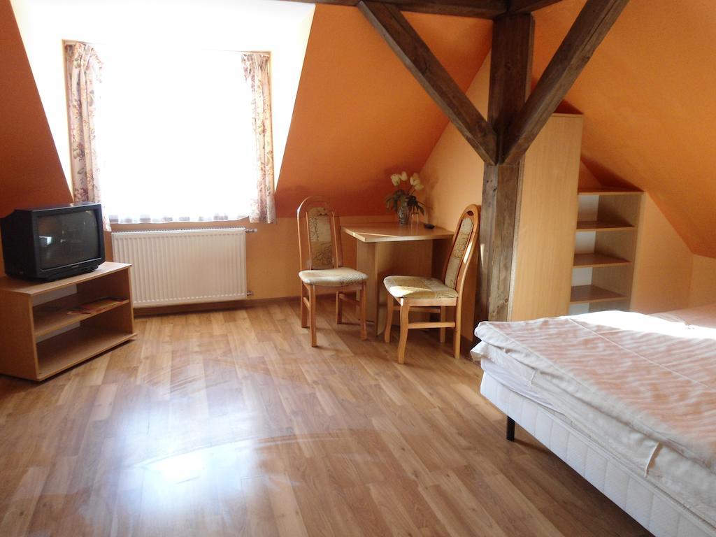 Hotel Pod Platanami Тшебница Номер фото