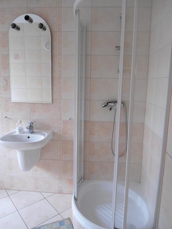 Hotel Pod Platanami Тшебница Номер фото