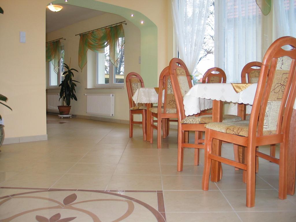 Hotel Pod Platanami Тшебница Экстерьер фото