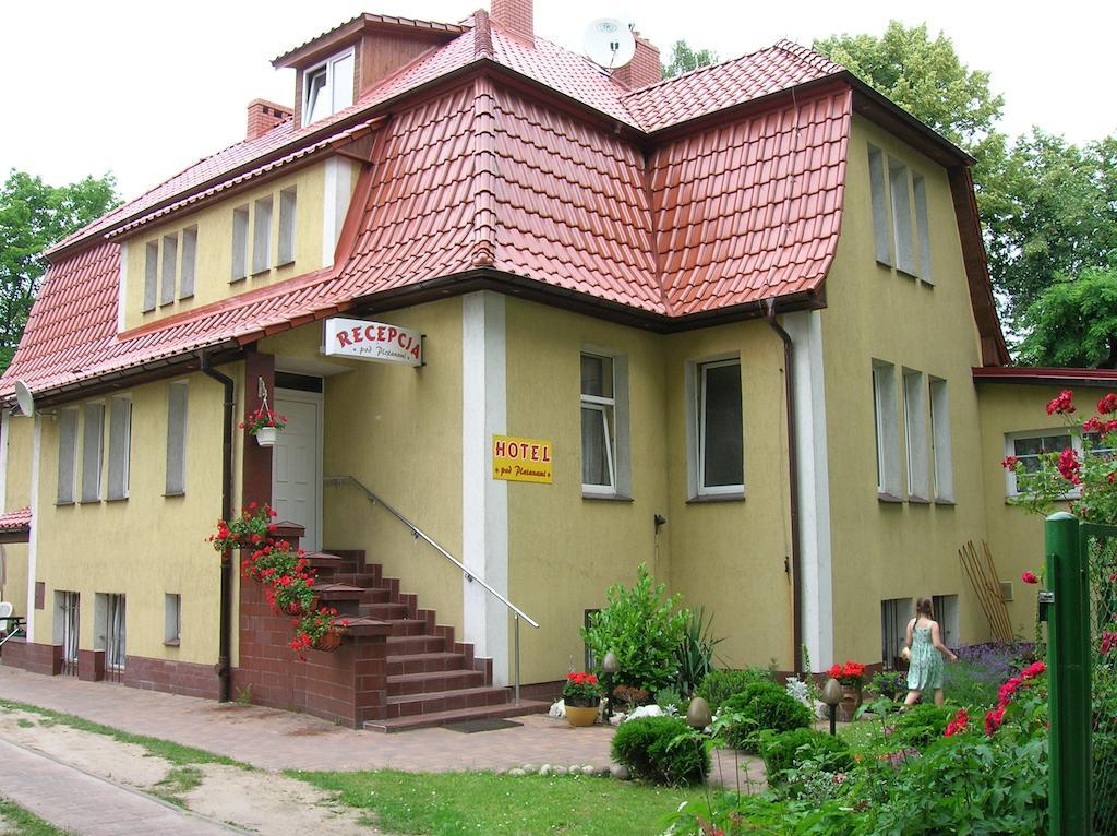 Hotel Pod Platanami Тшебница Экстерьер фото