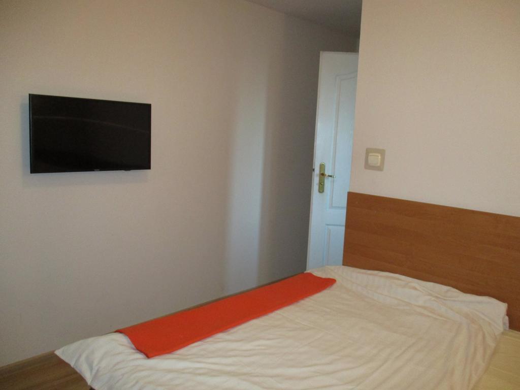 Hotel Pod Platanami Тшебница Экстерьер фото