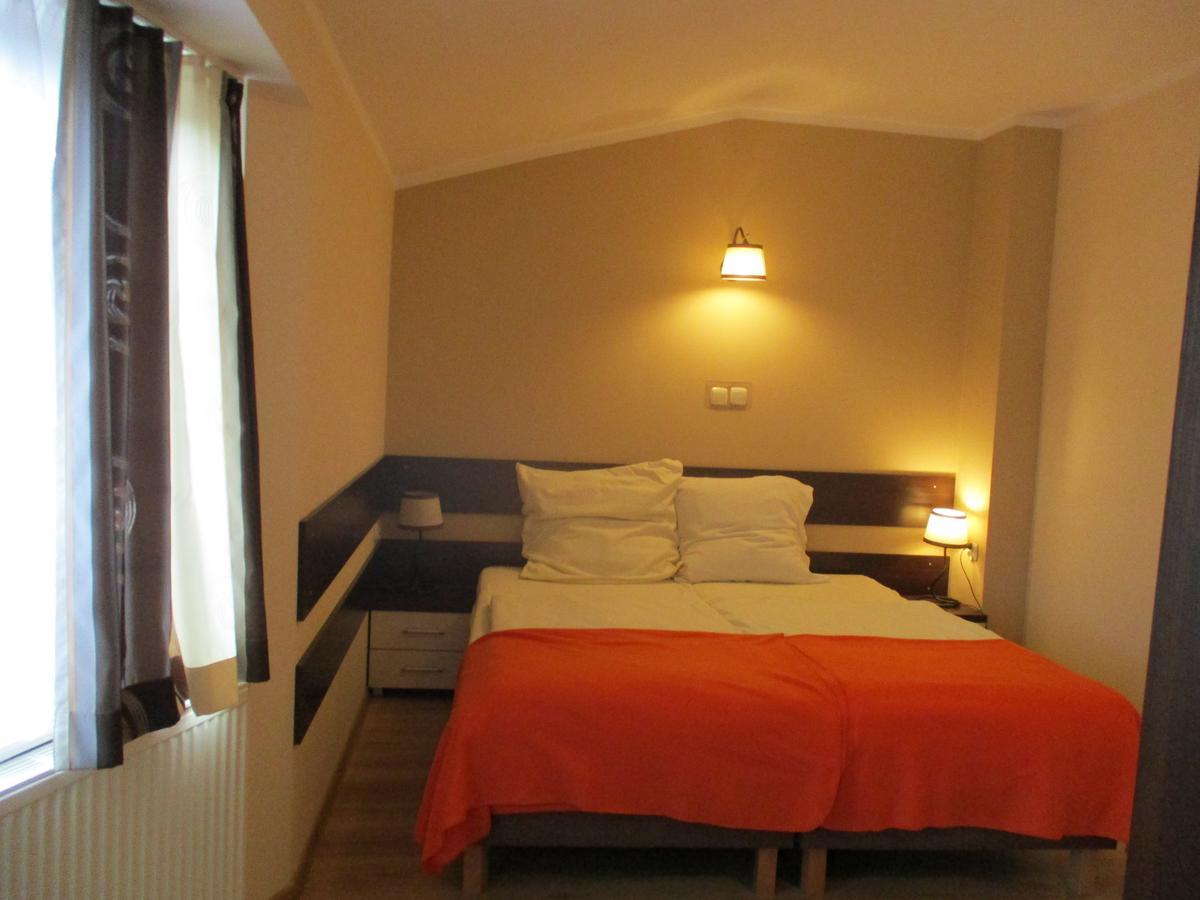 Hotel Pod Platanami Тшебница Экстерьер фото