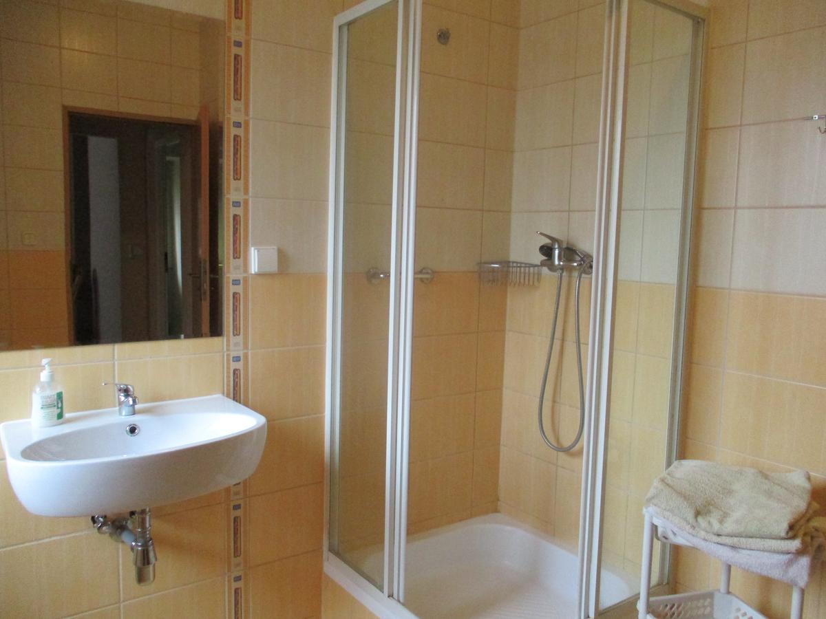 Hotel Pod Platanami Тшебница Экстерьер фото