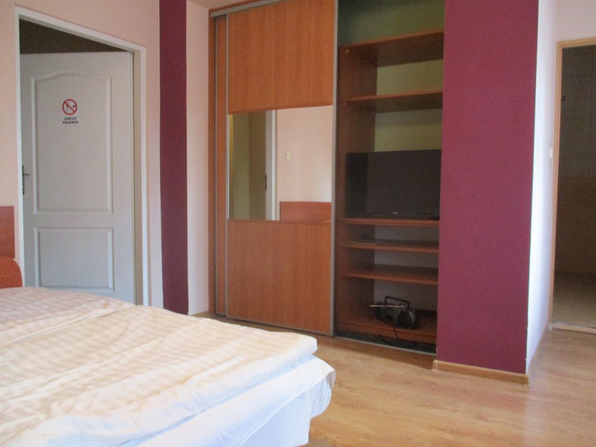 Hotel Pod Platanami Тшебница Экстерьер фото