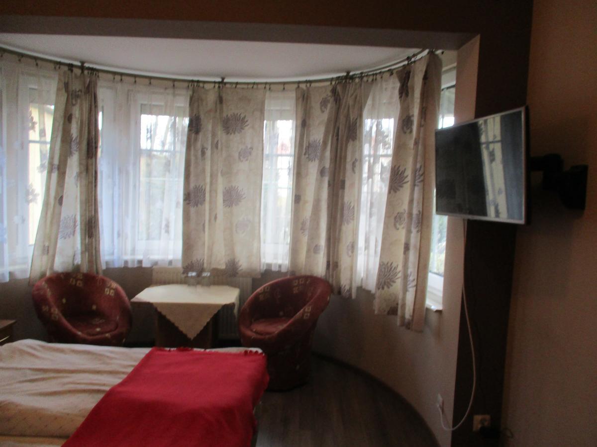 Hotel Pod Platanami Тшебница Экстерьер фото