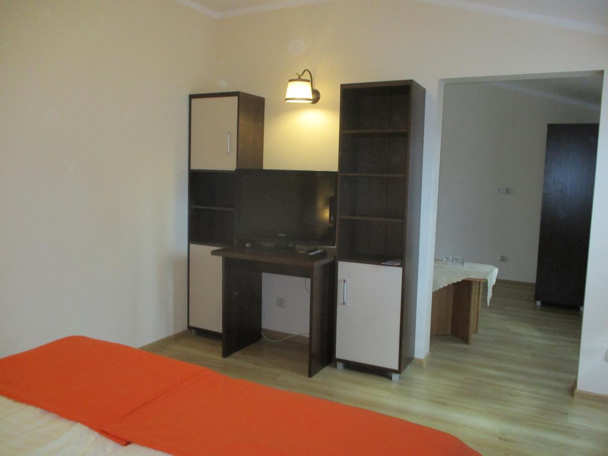 Hotel Pod Platanami Тшебница Экстерьер фото